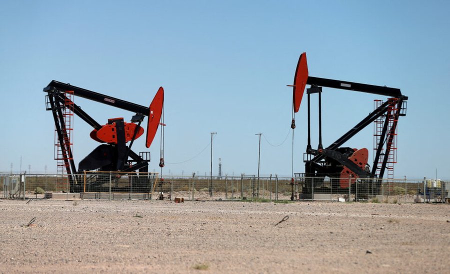 Oil Prices Tumble Over $3 Amid US Crude Surge and China Demand Fears